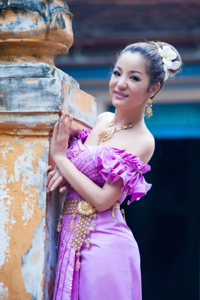 Thúy nga dịu dàng trong váy khmer cách điệu - 7