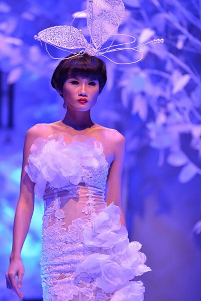 Tôn nữ na uy diễn thời trang bên dàn mẫu top model - 6