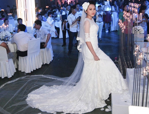 Top váy cưới đẹp nhất vbiz năm 2013 - 7