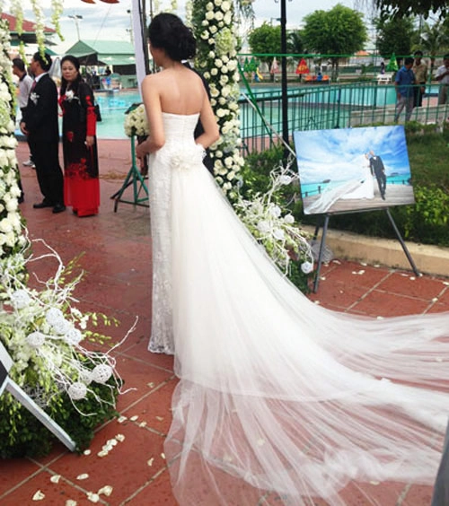 Top váy cưới đẹp nhất vbiz năm 2013 - 9