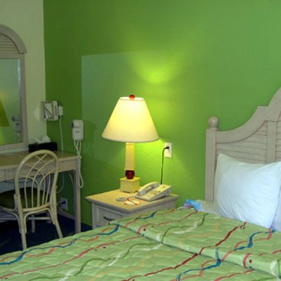 Trang trí phòng ngủ với tường màu xanh lá - 6