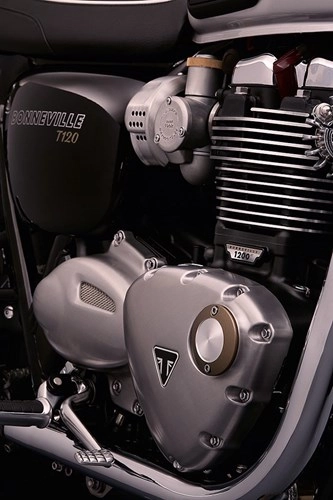 Triumph bonneville t120 mẫu xe cổ điển với nhiều công nghệ hiện đại - 7