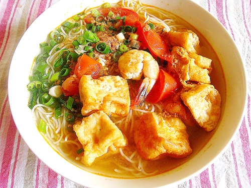 Trổ tài nấu bún riêu cua ốc - 1