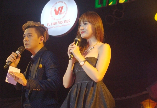Trường giang chết ngộp trong vòng vây khán giả tại liveshow chàng hề xứ quảng - 2