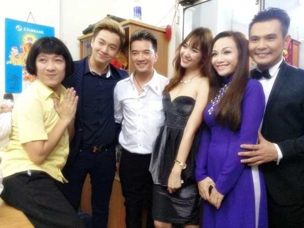 Trường giang chết ngộp trong vòng vây khán giả tại liveshow chàng hề xứ quảng - 19