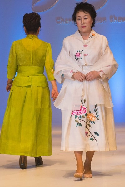 Váy áo điệu đà cách tân từ hanbok - 12