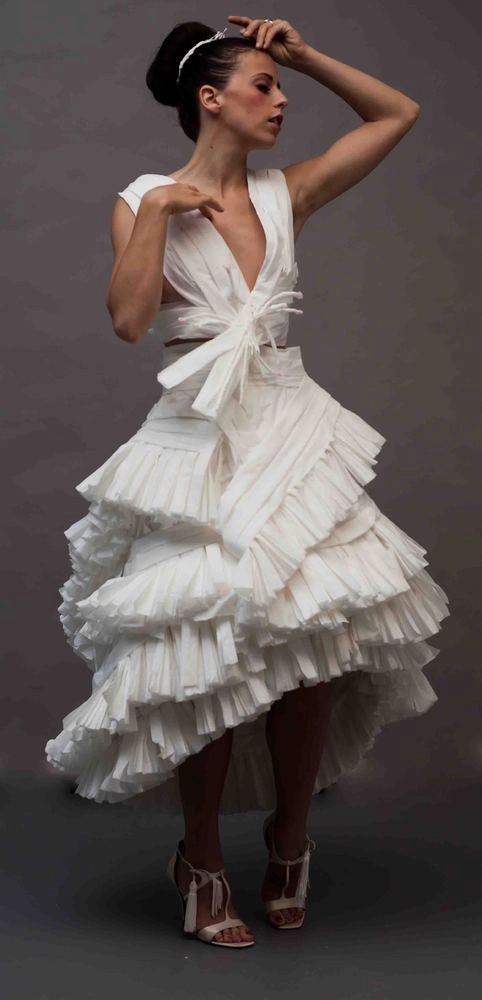 Váy cưới làm từ giấy vệ sinh - 5