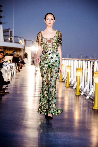 Váy dạ hội hoàng hải tung bay trên cảng dubai - 8