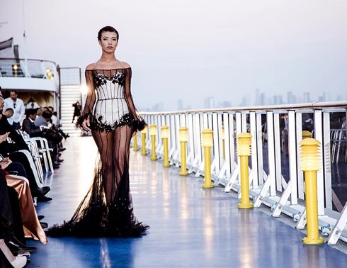 Váy dạ hội hoàng hải tung bay trên cảng dubai - 10