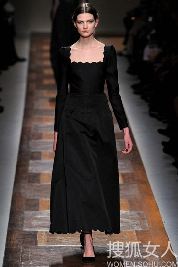 Váy đen lôi cuốn của valentino cho thu đông 2012 - 7