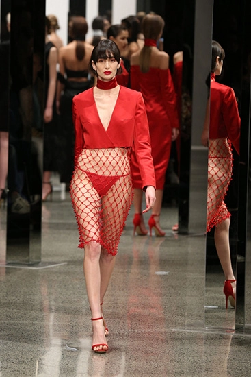 Váy lưới hở ngực gây sốc của nhà thiết kế new zealand - 3