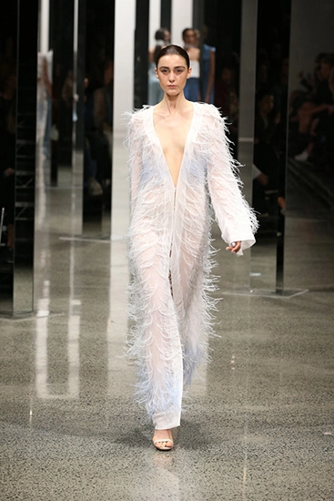 Váy lưới hở ngực gây sốc của nhà thiết kế new zealand - 5