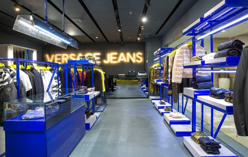 Versace jeans giới thiệu bộ sưu tập xuân hè - 5