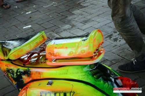 Vespa hulk nổi bật và lạ mắt - 11