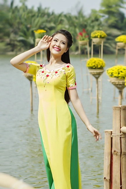 Việt hùng tung bộ sưu tập áo dài hoa chào xuân - 1