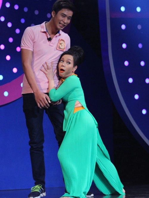 Việt hương đọ chân dài với người mẫu cao 188 m - 3