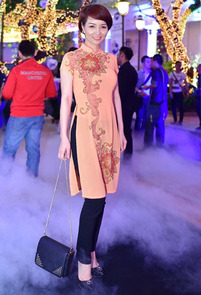 Việt trinh gợi cảm với váy cúp ngực - 6