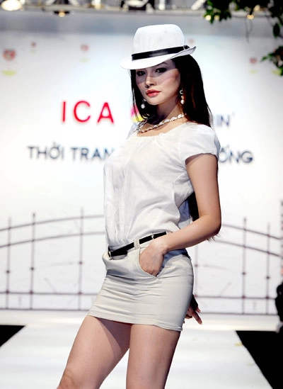 Vũ thu phương nhịp nhàng trên sàn catwalk - 2