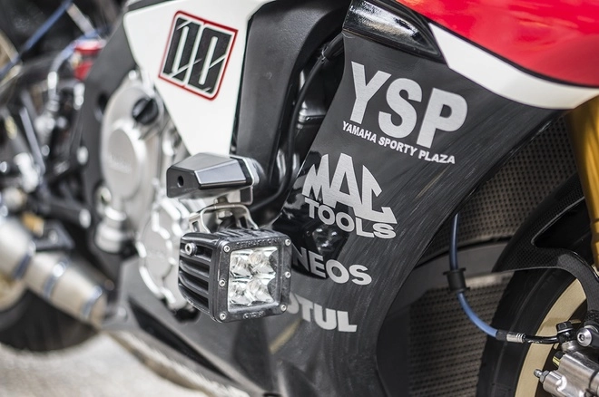 Yamaha r1 độ cực chất với phiên bản đường đua - 7