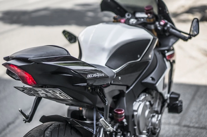 Yamaha r1 độ cực chất với phiên bản đường đua - 9