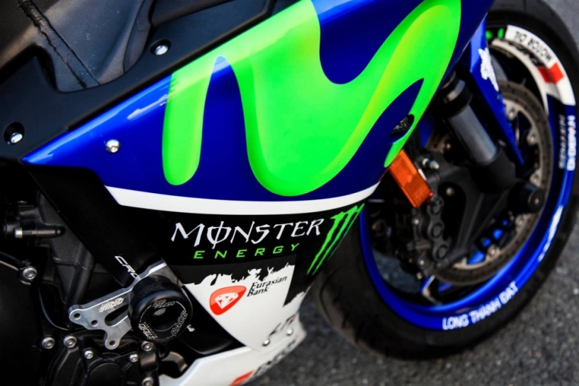 Yamaha r1 sơn tem đấu phong cách motogp movistar 99 - 2