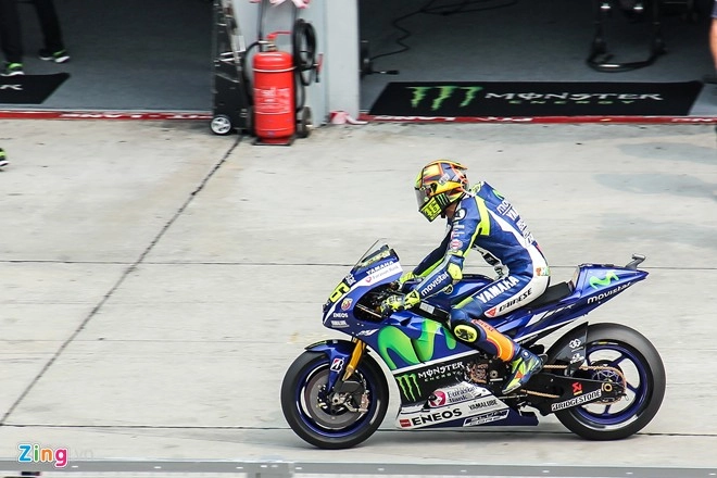 Yamaha yzr- m1 chiếc siêu môtô ổn định nhất năm motogp 2015 - 4