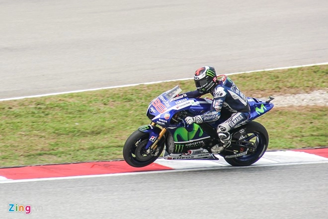 Yamaha yzr- m1 chiếc siêu môtô ổn định nhất năm motogp 2015 - 5