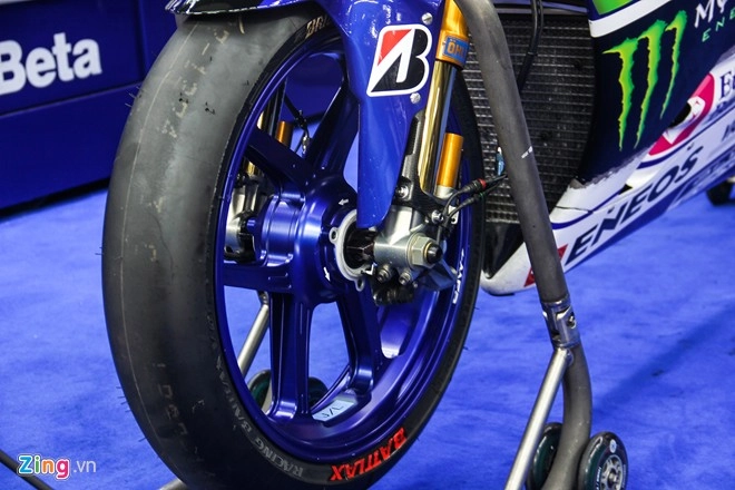 Yamaha yzr- m1 chiếc siêu môtô ổn định nhất năm motogp 2015 - 7