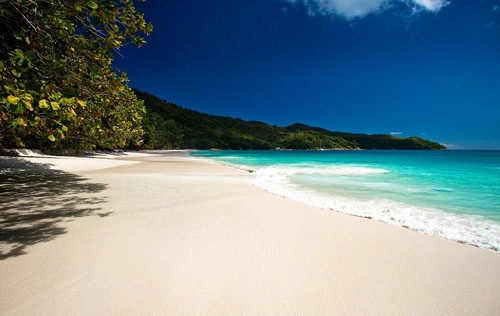 10 bãi biển đẹp tựa thiên đường trên thế giới - 7