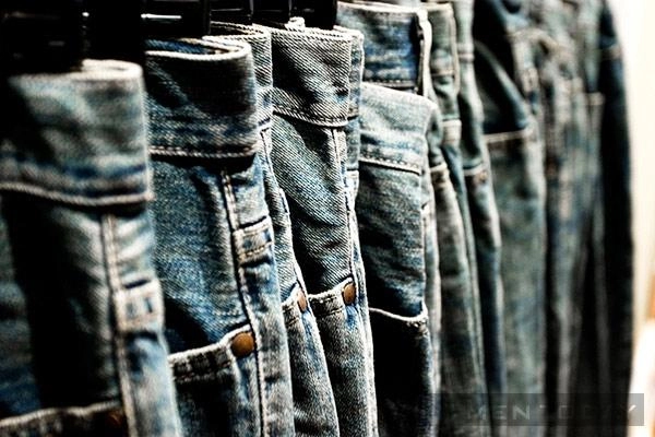 5 cách giúp quần jeans bền màu - 1