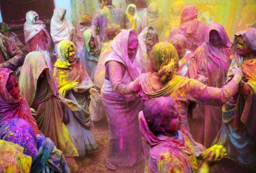 Ấn độ chìm trong sắc màu của lễ hội holi 2015 - 2