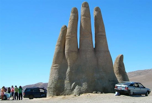 Bàn tay mọc giữa sa mạc ở chile - 2