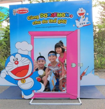 Bé vui hè cùng mèo máy doraemon - 2