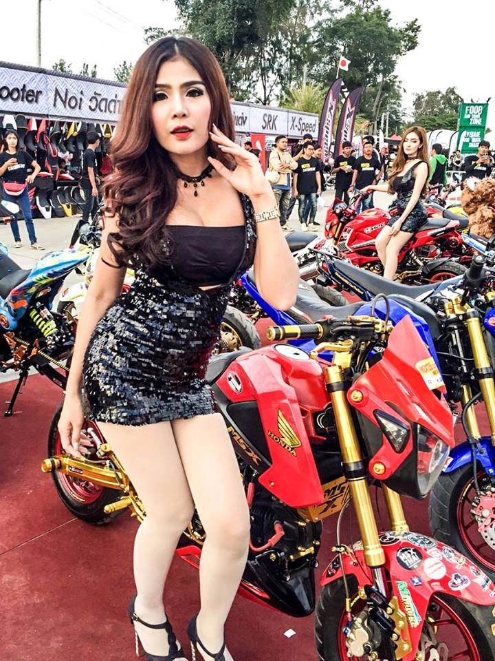 Bộ ảnh siêu mẫu người thailand tạo dáng bên honda msx độ khủng - 5