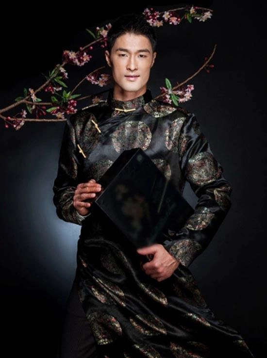 Các quý ông showbiz việt đọ dáng trong áo dài truyền thống - 13