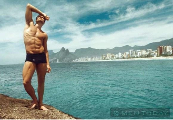 Caio cesar khoe cơ thể khỏe khoắn trên bãi biển của brazil - 6