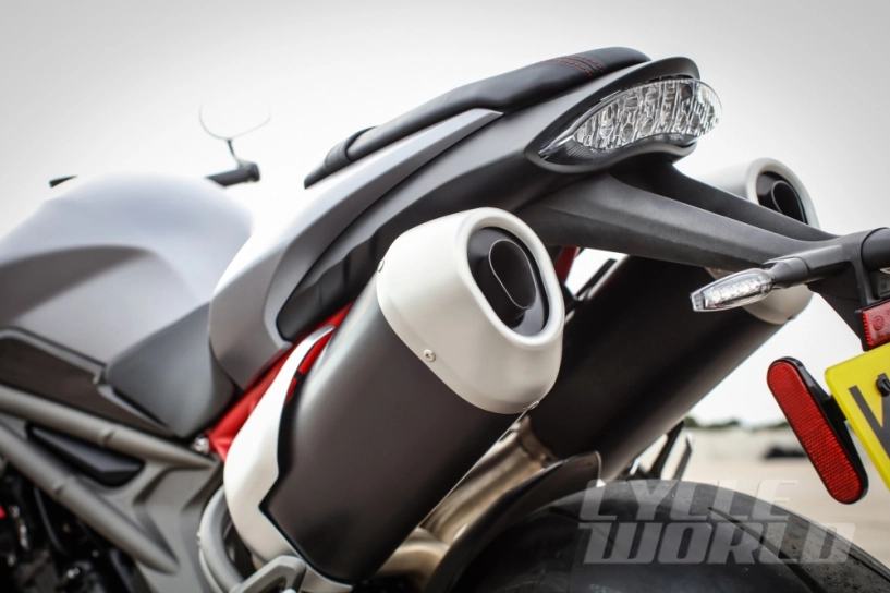 Cận cảnh moto triumph speed triple r 2016 - 10