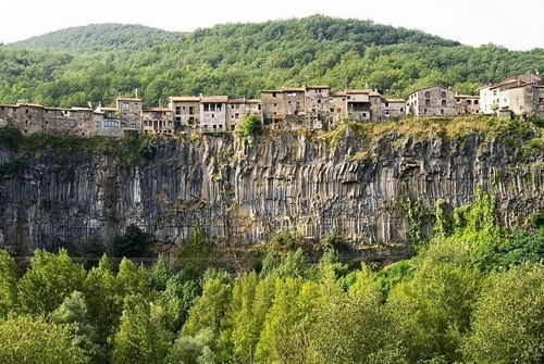 Castellfollit de la roca - ngôi làng đẹp hơn cả tranh vẽ - 1