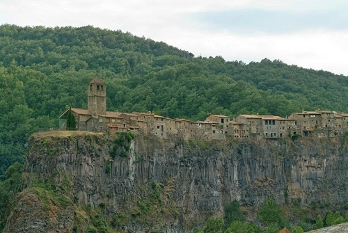 Castellfollit de la roca - ngôi làng đẹp hơn cả tranh vẽ - 5