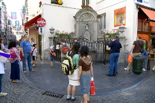 Câu chuyện về chú bé đứng tè ở brussels - 2