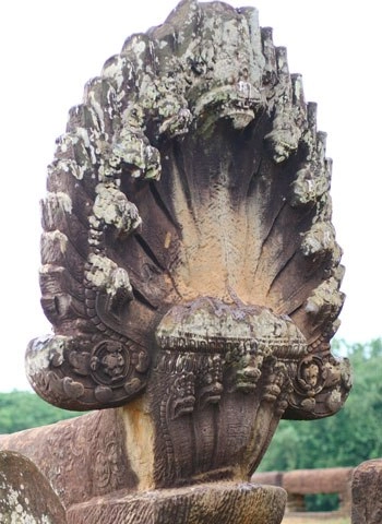 Cầu đá ong 1000 năm tuổi gần angkor wat - 3