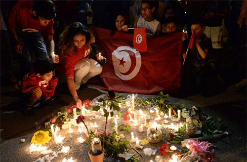Chàng trai tunisia cầu xin du khách tha thứ về vụ thảm sát - 1