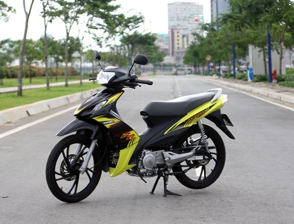 clip quá ảo khi test suzuki axelo nhẹ nhàng 120kmh - 1