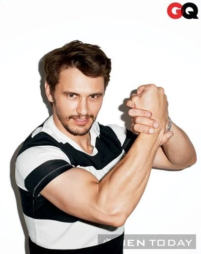 Cùng james franco phối đồ với áo thun kẻ ngang trên gq - 3