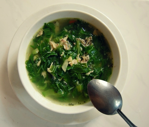 Đậm đà canh cải xanh nấu cá rô - 2