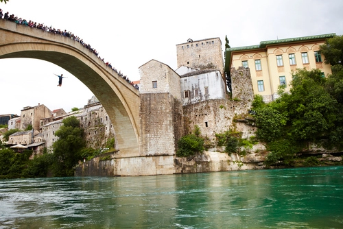 Dịch vụ nhảy cầu mua vui ở bosnia - 1