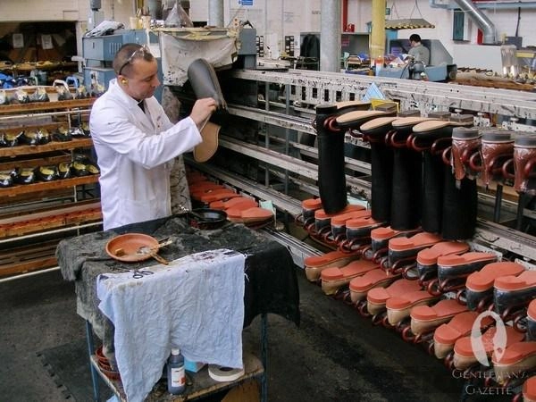 Giày sanders và quy trình tạo nên một đôi giày thượng hạng - 3