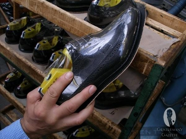 Giày sanders và quy trình tạo nên một đôi giày thượng hạng - 6