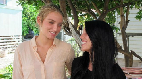 Hai nữ du khách bị bắt vì nụ hôn đồng tính ở hawaii - 1