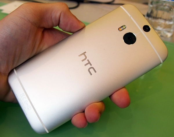 Htc one m8 những điểm khác biệt với phiên bản 2014 - 2